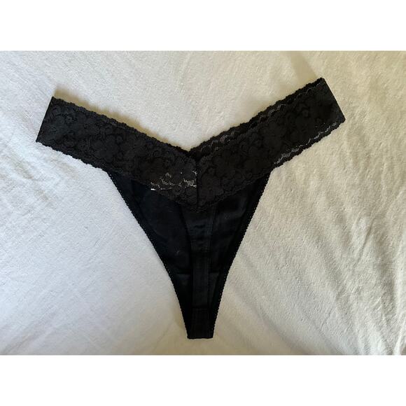 NoS Maidenform Bodymates M 7 Black Lace Thong String Bikini Panties Underwear - Picture 2 of 4
